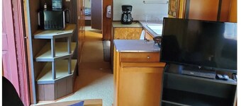 2 bedroom camper/trailer 3.5 miles from All Star Village on a very quiet road.