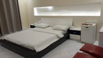 Standard Double Room | Free WiFi, bed sheets