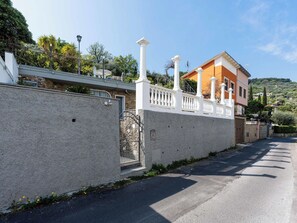 Exterior - Stunning  villa for 5 people with WIFI, private pool and terrace (Imperia)