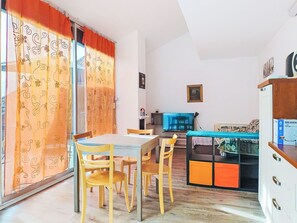 Dining - Cosy apartment for 4 guests with pool, WIFI, TV and terrace (Leggiuno)