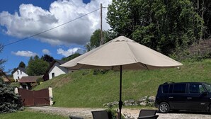 Outdoor dining - Your Alpine Retreat — Spa Treatments, Fine Dining, and Adventure (Saint-Martin-d'Uriage)