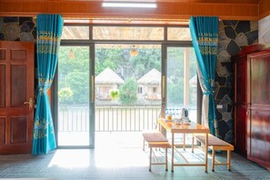 Superior Double Room, Balcony, Garden View | Dining - Hang Mua Peaceful Retreat (Hoa Lư)