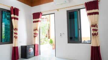 Superior Double Room, Balcony, City View | Interior