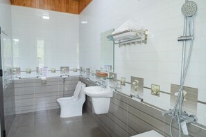 Basic Double Room, Balcony, City View | Bathroom - Hang Mua Peaceful Retreat (Hoa Lư)