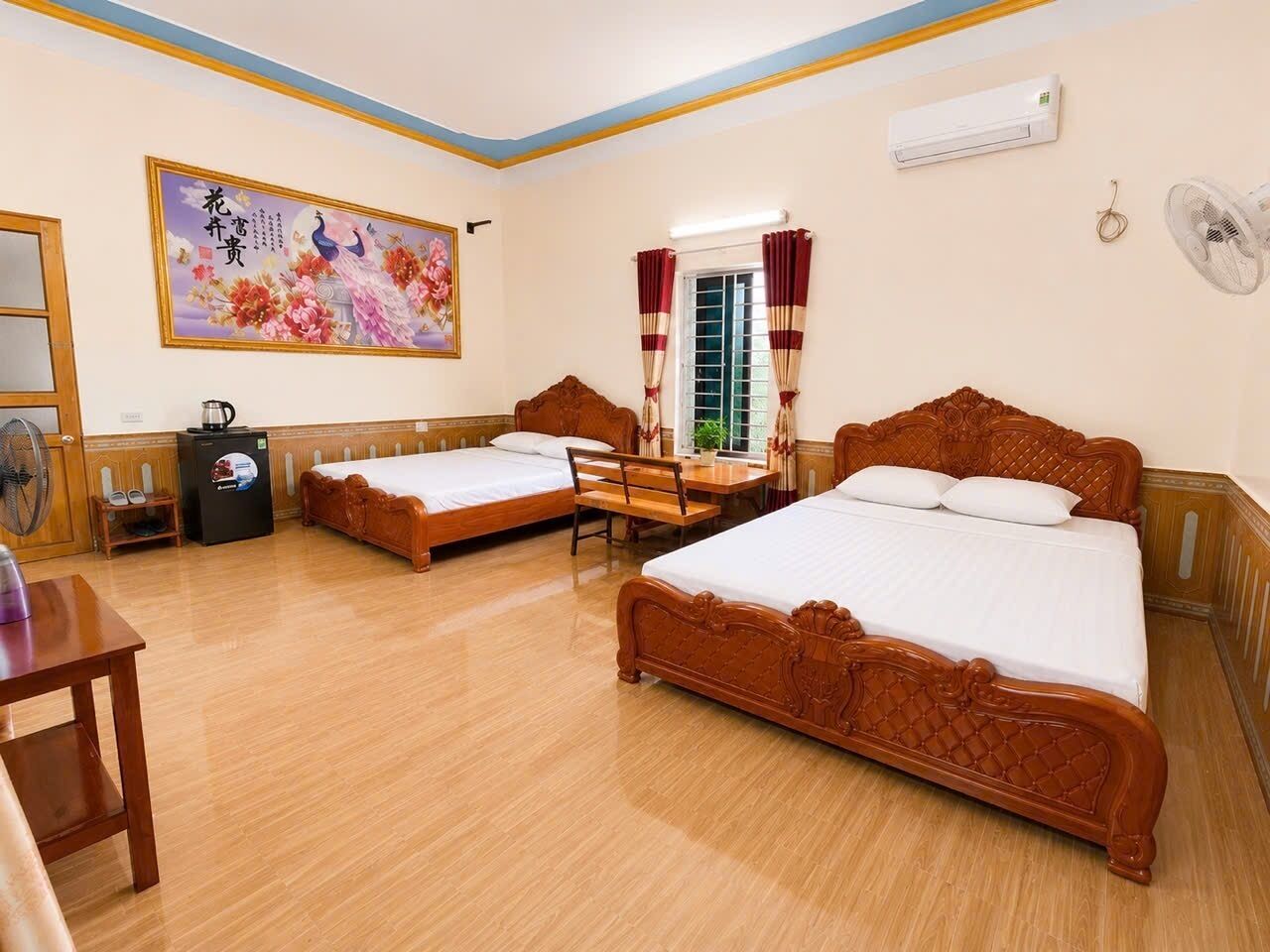 Habitación familiar, vistas al jardín | Escritorio, sistema de insonorización, wifi gratis y ropa de cama