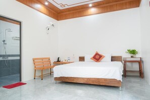 Deluxe Double Room, Garden View | Bathroom | Shower, hydromassage showerhead, free toiletries, hair dryer