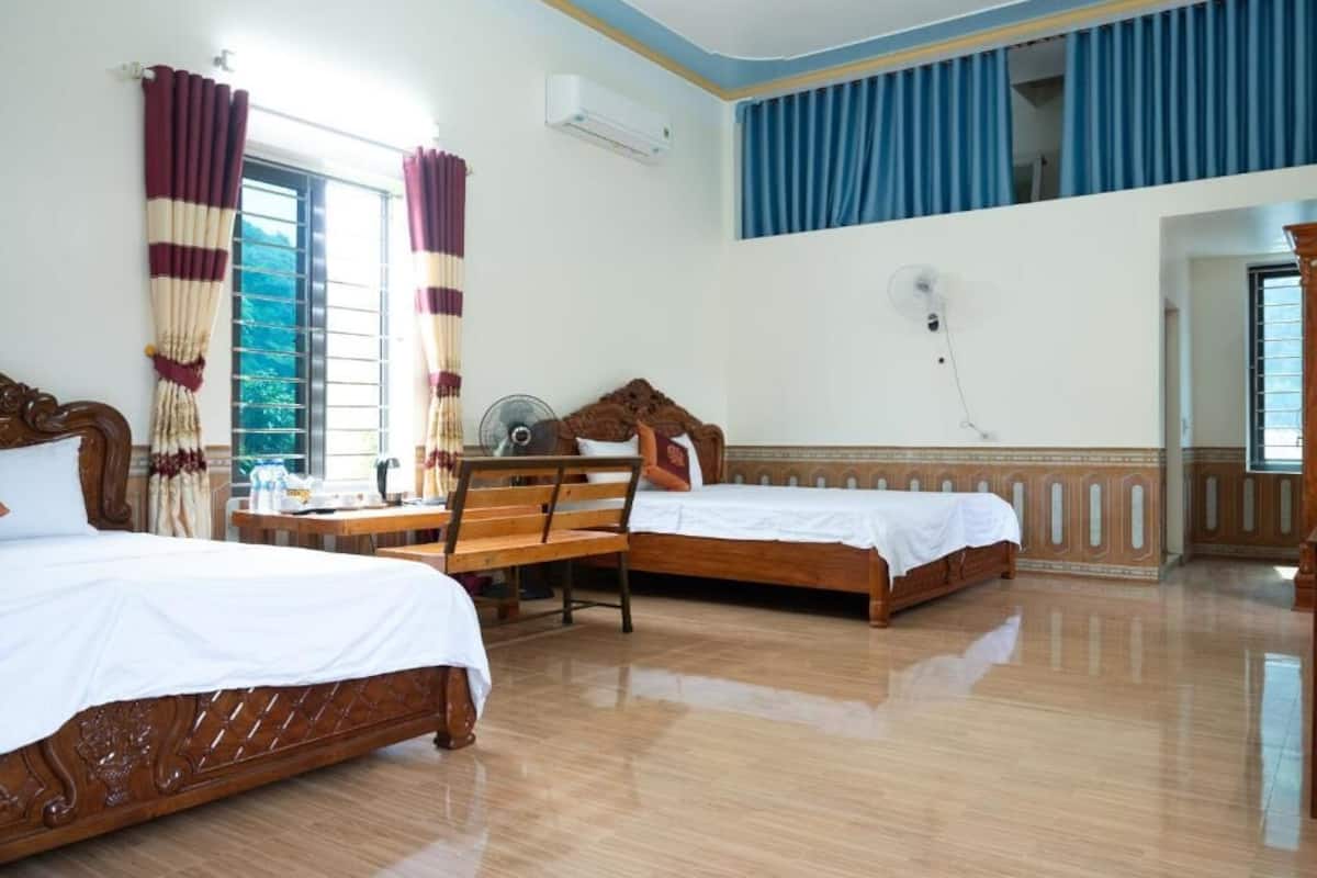 Classic Quadruple Room, City View