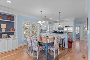 Dining - Sunrise at CB.  Spacious Beach Townhome with Rooftop Views + Walk to Beach (Carolina Beach)