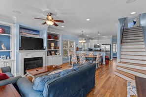 TV - Sunrise at CB.  Spacious Beach Townhome with Rooftop Views + Walk to Beach (Carolina Beach)