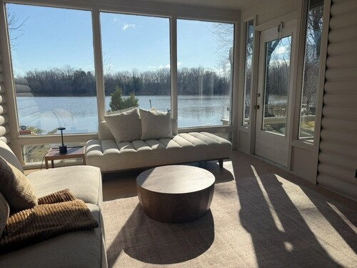 Le Petit Manitou | Waterfront Chalet 20 min from Montréal in Laval