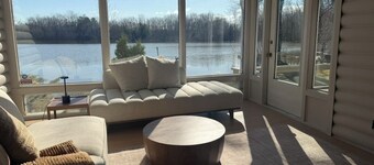 Le Petit Manitou | Waterfront Chalet 20 min from Montréal in Laval