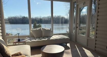 Le Petit Manitou | Waterfront Chalet 20 min from Montréal in Laval
