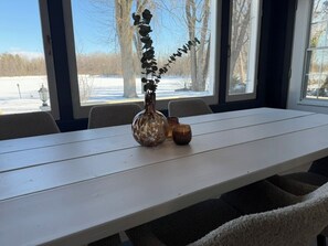 Dining - Le Petit Manitou | Waterfront Chalet 20 min from Montréal in Laval (Laval)