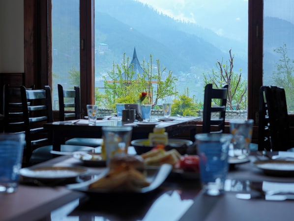 Dining - The Radiant Resort Manali (Manali)