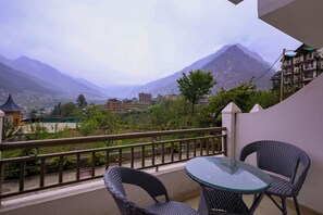 Deluxe-rum - balkong - utsikt mot bergen | Restaurang utomhus