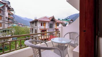 Chambre Standard, balcon, vue ville | Enceinte de lâhĂ©bergement