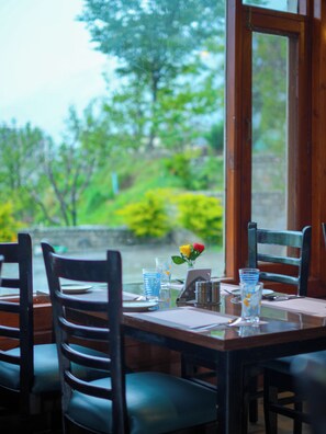 Dining - The Radiant Resort Manali (Manali)