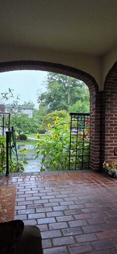 2-bedroom bed and Breakfast in serene Warren  just two blocks from down town