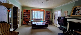 2-bedroom bed and Breakfast in serene Warren  just two blocks from down town
