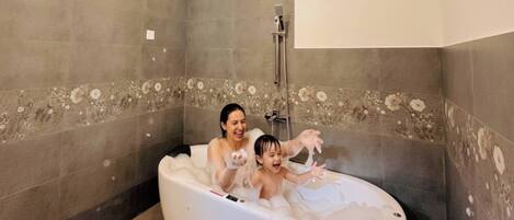 Villa, 5 chambres, accessible aux personnes à mobilité réduite, fumeur | Salle de bain