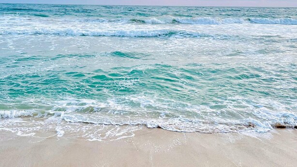A beach with waves, clear sky, and clouds. - The Ridgecolonial Villa 10 min Walk to Beach (Ahangama)