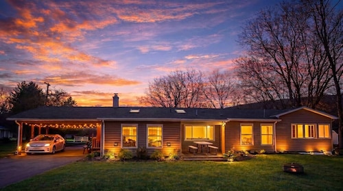 Beautiful 3.5 bedroom house for families and professionals – 15 Min to Ithaca!