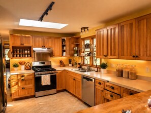 Private kitchen - Beautiful 3.5 bedroom house for families and professionals – 15 Min to Ithaca! (Spencer)
