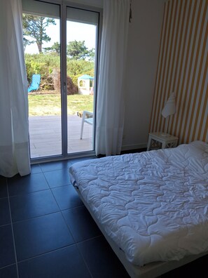 4 habitaciones, tabla de planchar con plancha y internet 