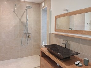 Bathroom - Vrbo Property (Pleumeur Bodou)