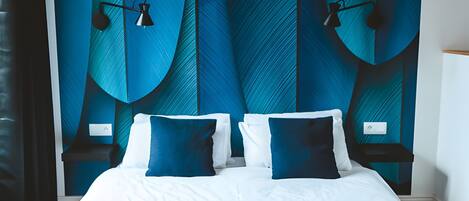 WiFi, bed sheets