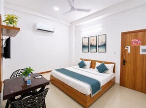 Double Room - Mauryan Express Hotel Nangloi Metro (New Delhi)