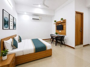 Double Room - Mauryan Express Hotel Nangloi Metro (New Delhi)