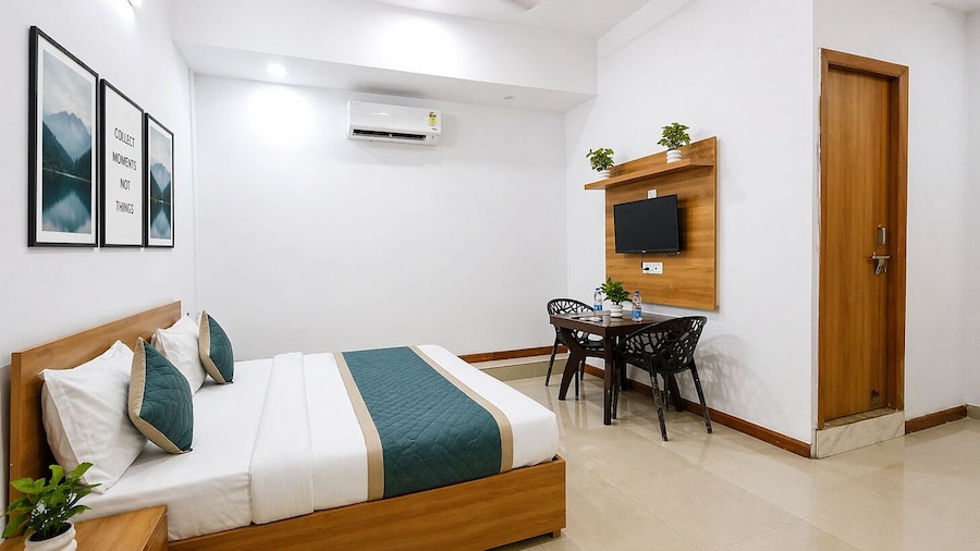 Mauryan Express Hotel Nangloi Metro