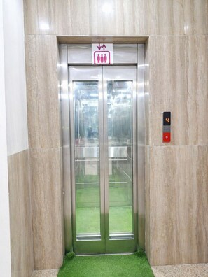 Elevator - Mauryan Express Hotel Nangloi Metro (New Delhi)
