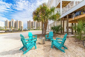 Property grounds - Short Walk to Beach, Fire Pit, Beach Gear (Gulf Shores)