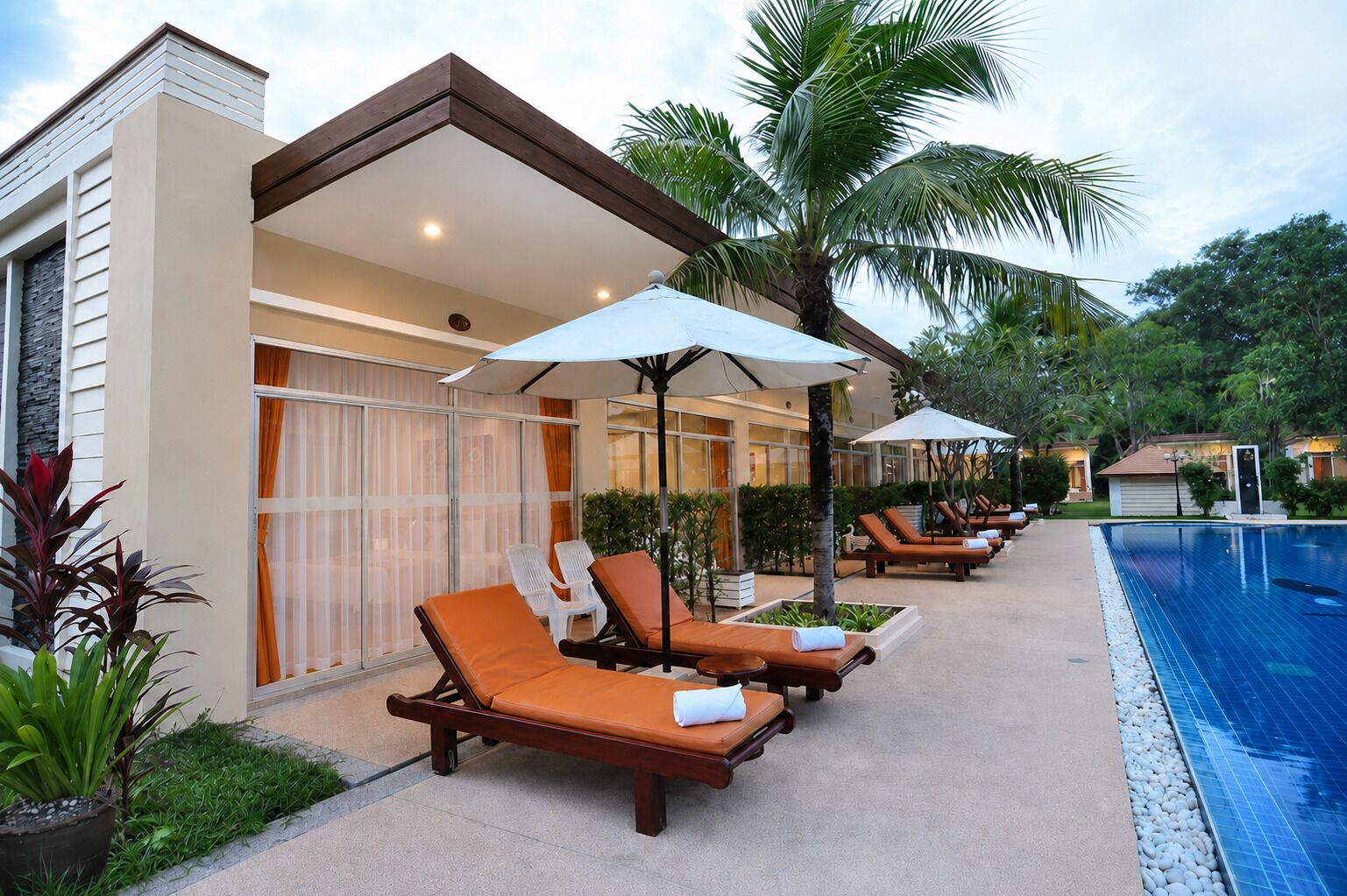 Habitación doble superior, vista a la alberca | Exterior
