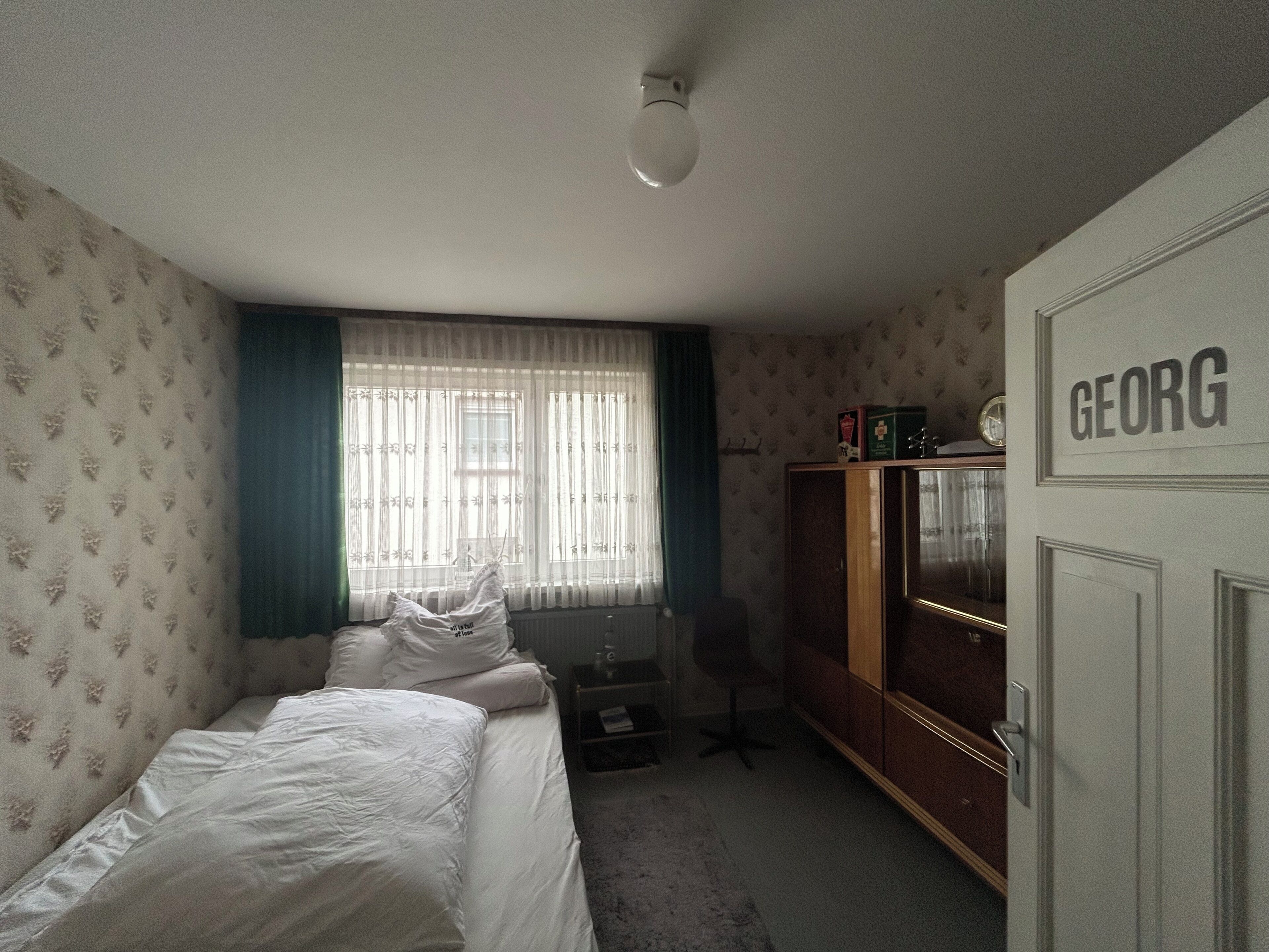 5 Schlafzimmer, Bügeleisen/Bügelbrett, Bettwäsche