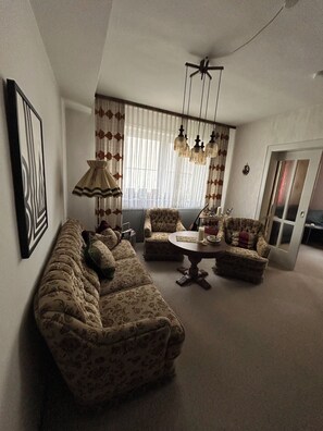 Living area - Idyllic guest house with garden like grandma's perfectly located in Little Red Riding Hood country (Kirchheim)