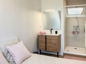 3 habitaciones, tabla de planchar con plancha y wifi gratis 