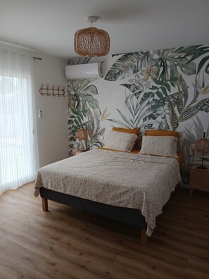 A bedroom with a bed, a hanging light fixture, a wall-mounted air conditioner, and a window with sheer curtains. - Large, bright villa with saltwater pool, large terrace and churasqueira (Tunes)