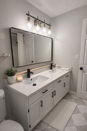 Bathroom - Private Basement Suite Near KC Stadiums (Blue Springs)