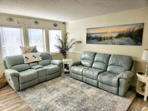 Living area - The Getaway (Myrtle Beach)