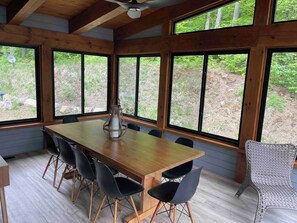 Rumah, 6 kamar tidur, balkon, pemandangan danau | Tempat makan
