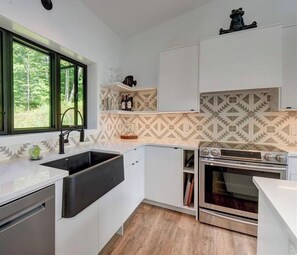 Rumah, 6 kamar tidur, balkon, pemandangan danau | Interior