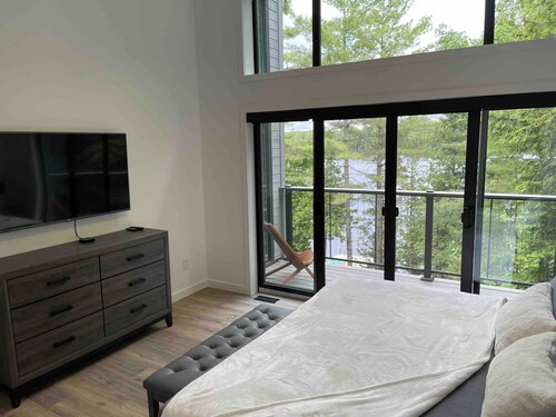Serene 6-bedroom Retreat in Tory Hill With Lake Views