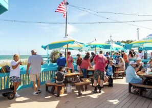 Outdoor dining - Beach Dreams (Myrtle Beach)