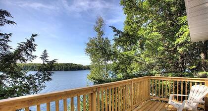 Luxurious Waterfront Retreat on Paudash Lake - Ridgestone Cottage