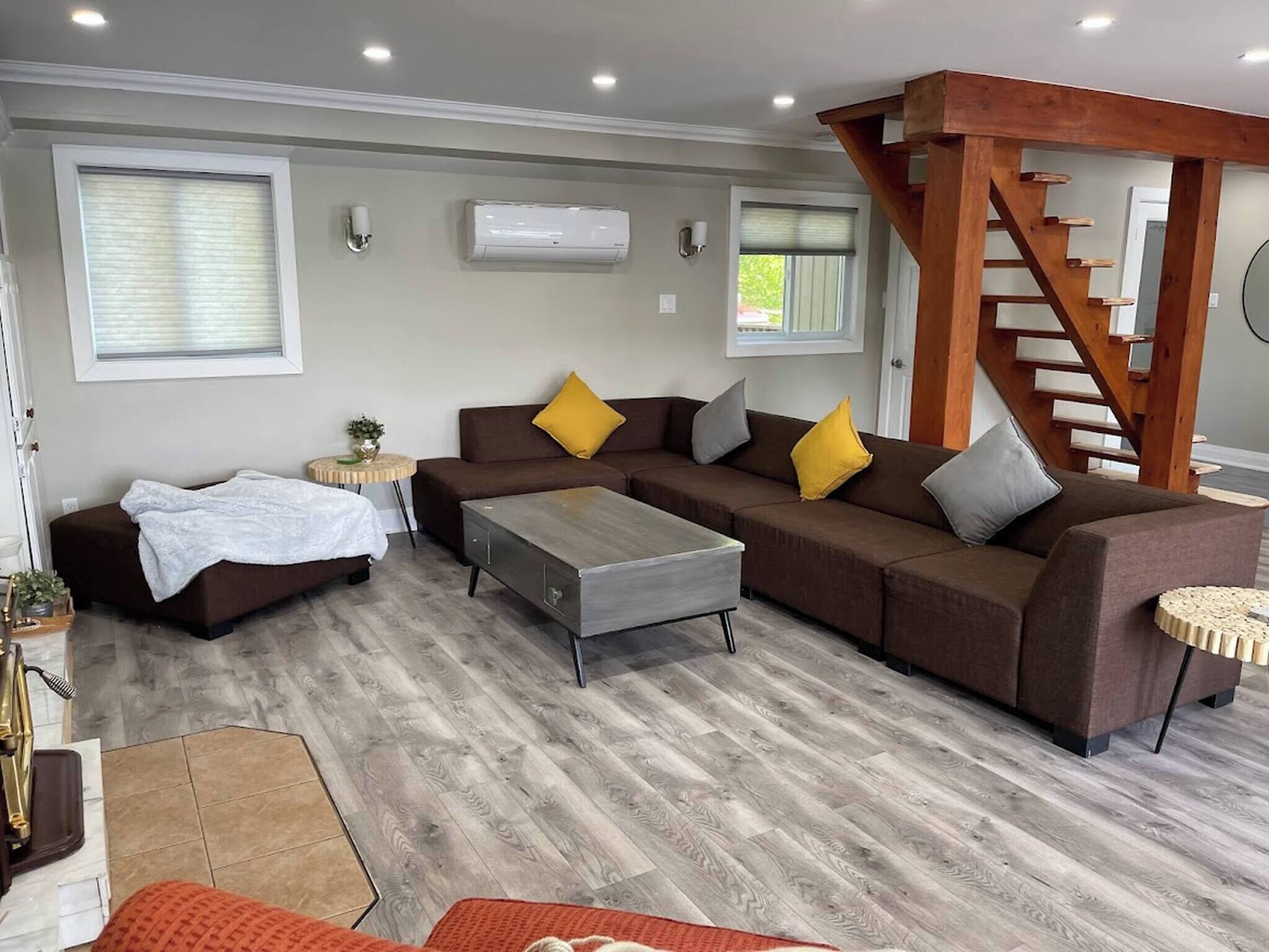 House, 4 Bedrooms, Balcony | Living room