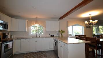 House, 4 Bedrooms, Balcony | Interior