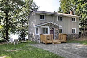 House, 4 Bedrooms, Balcony | Exterior